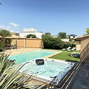 https://gite-des-figuiers.fr-provencehotel.com